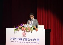 פרופסור אורביטו מרצה בכנס פוריות