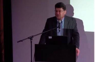 פרופסור ראול אורביטו בהרצאה על שימור ביציות